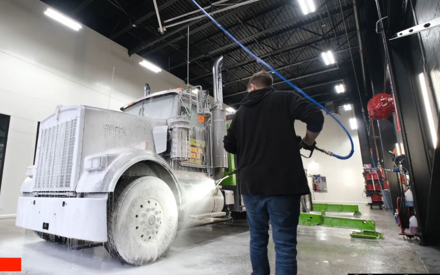 精洗卡车美国科沃斯清障卡车精洗全程记录