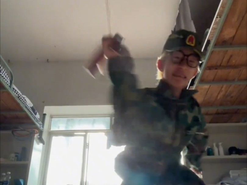 小时候看这集被铜头皮带抽的像陀螺一样旋转了