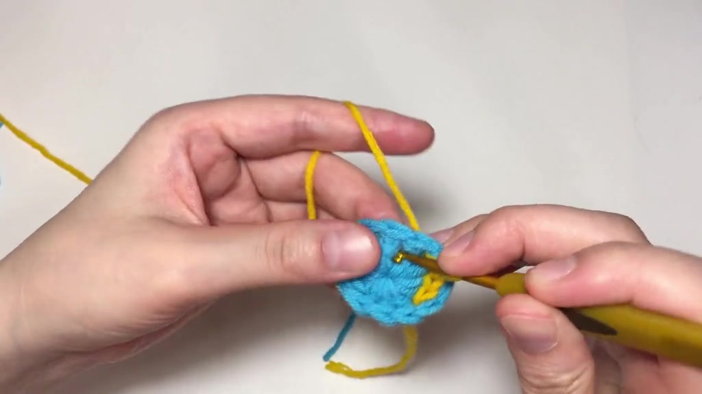 5分钟学会两款纽扣的钩法,两款简易平圆扣教程,简单又好看!