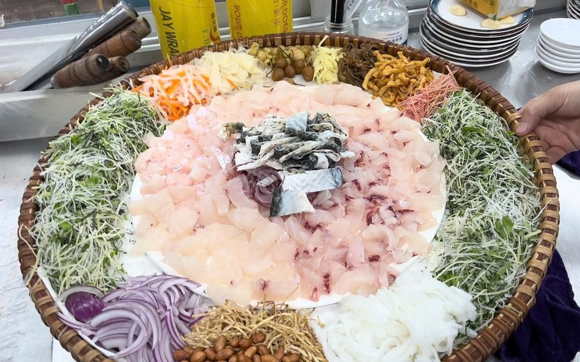 拿草鱼做鱼生我就服横县,6斤的极品草鱼,是吃货的都想尝试