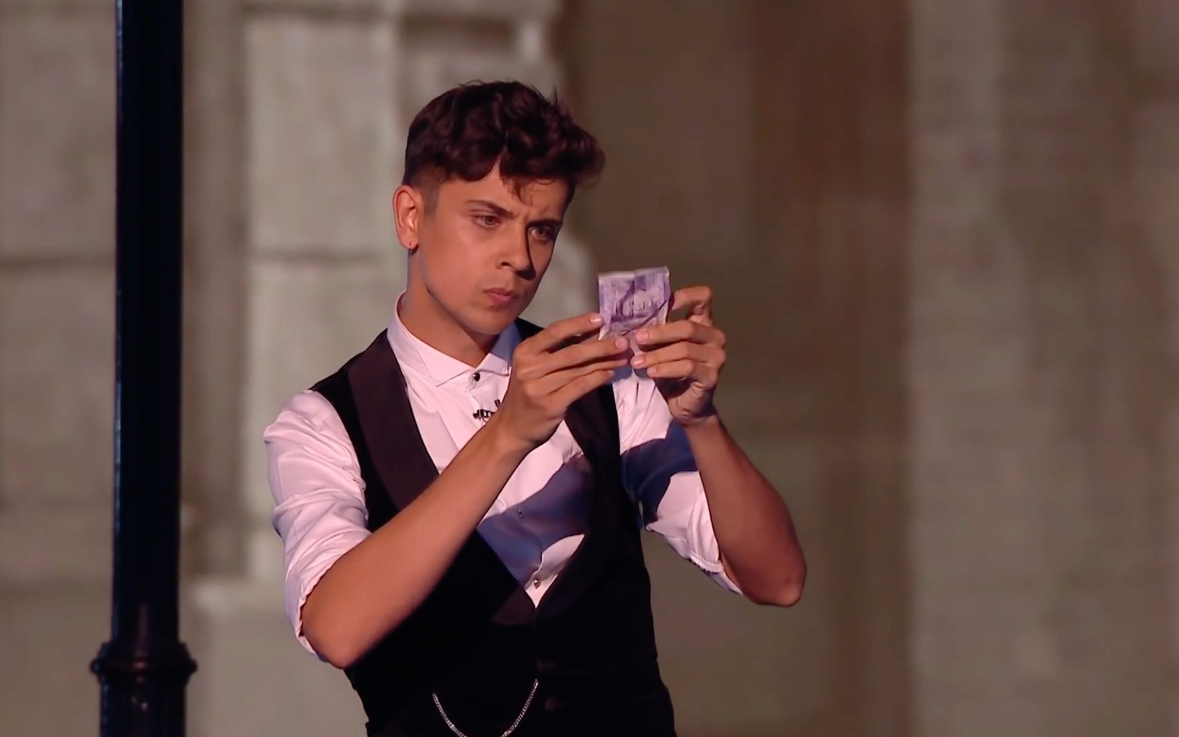 【2019英国达人秀冠军争霸赛】魔术师ben hart展示20块钱的一生