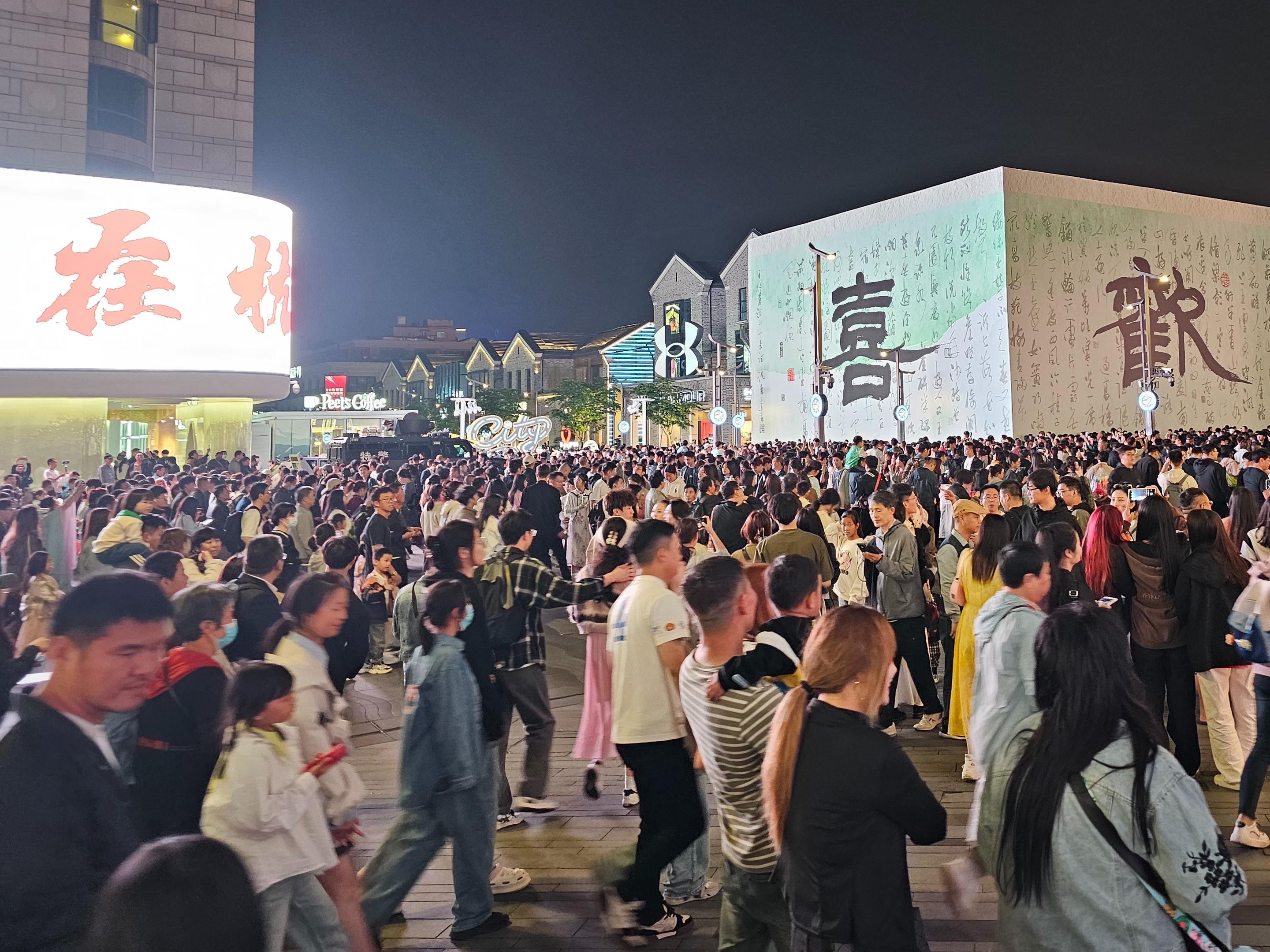 在杭州看人海|五一杭州看人海|另类的风景|citywalk哔哩哔哩bilibili