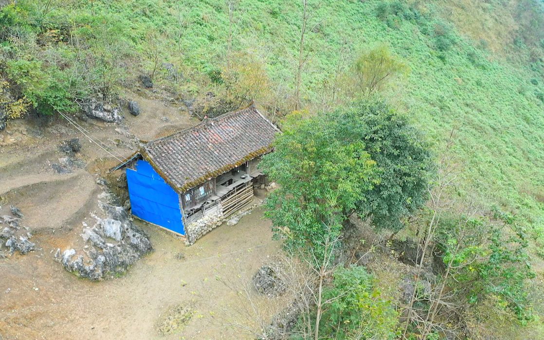 貴州深山發現一間瓦房荒山野嶺的是誰在這裡隱居