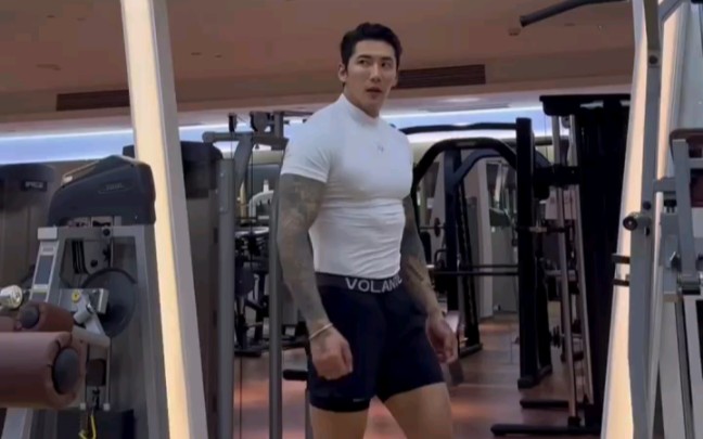 韩国肌肉男具贤皓,健身模特,肌肉帅哥,小哥哥游泳大秀身材