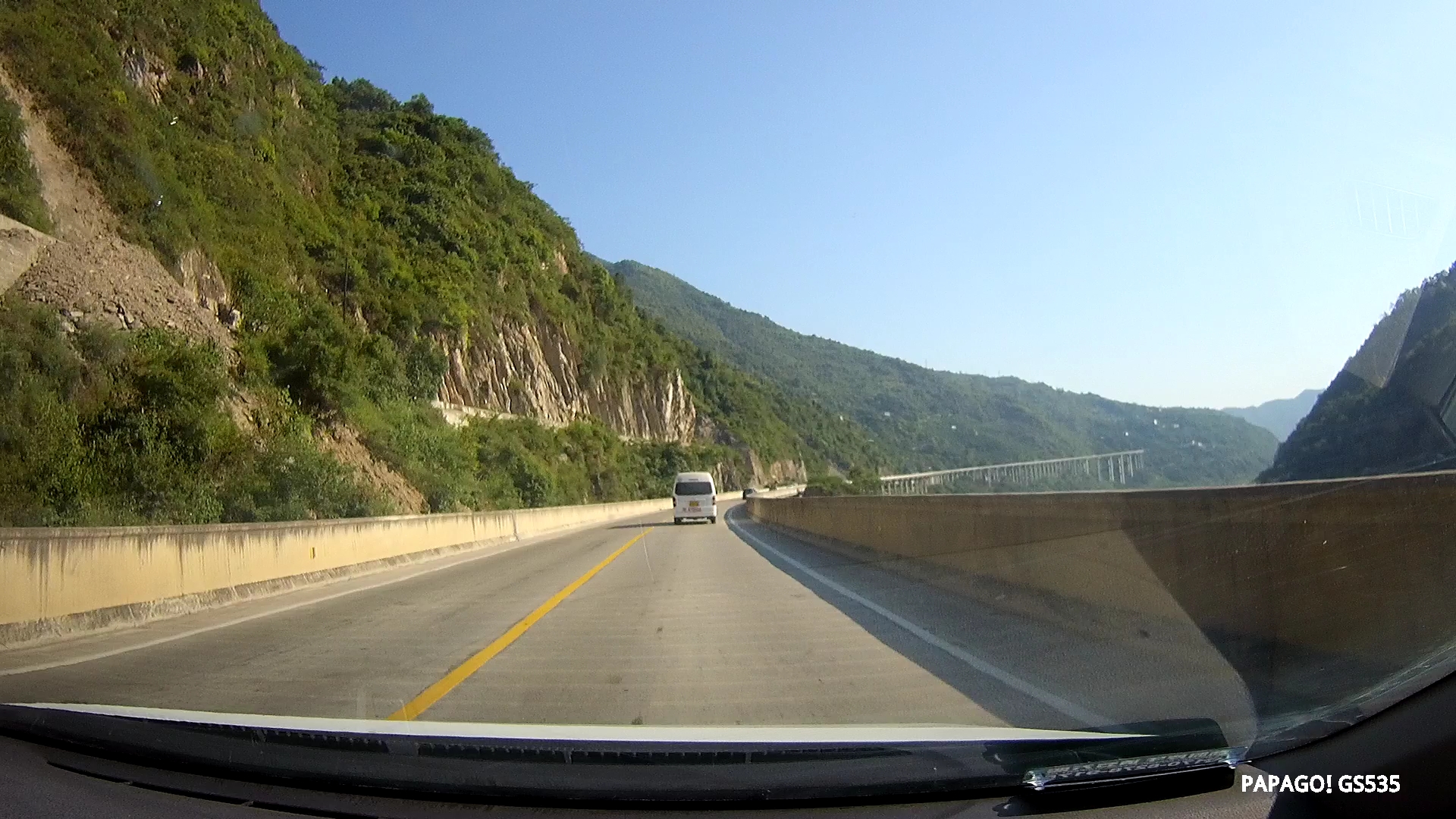 211国道旬阳至安康路段 溯汉江而上 路况超好