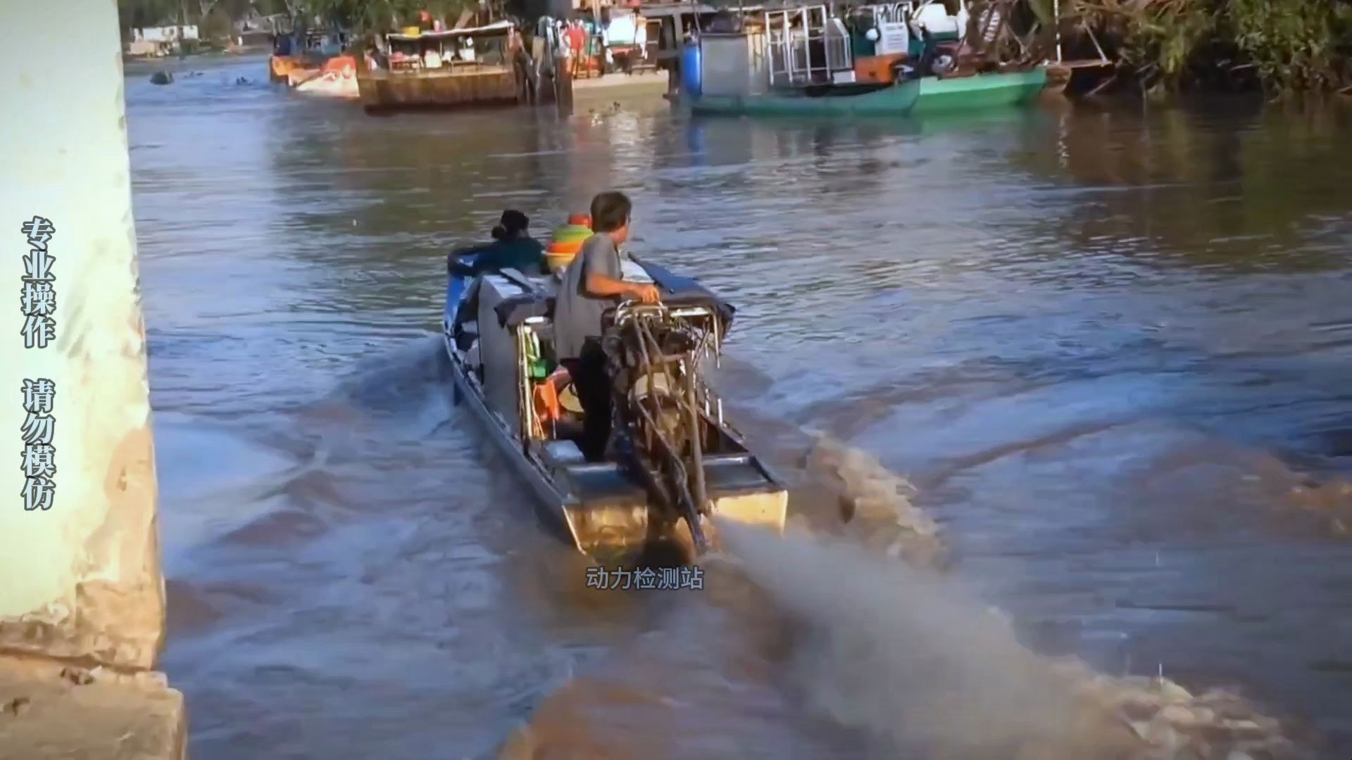 货船顶着水流逆流而上,过程惊险刺激哔哩哔哩bilibili