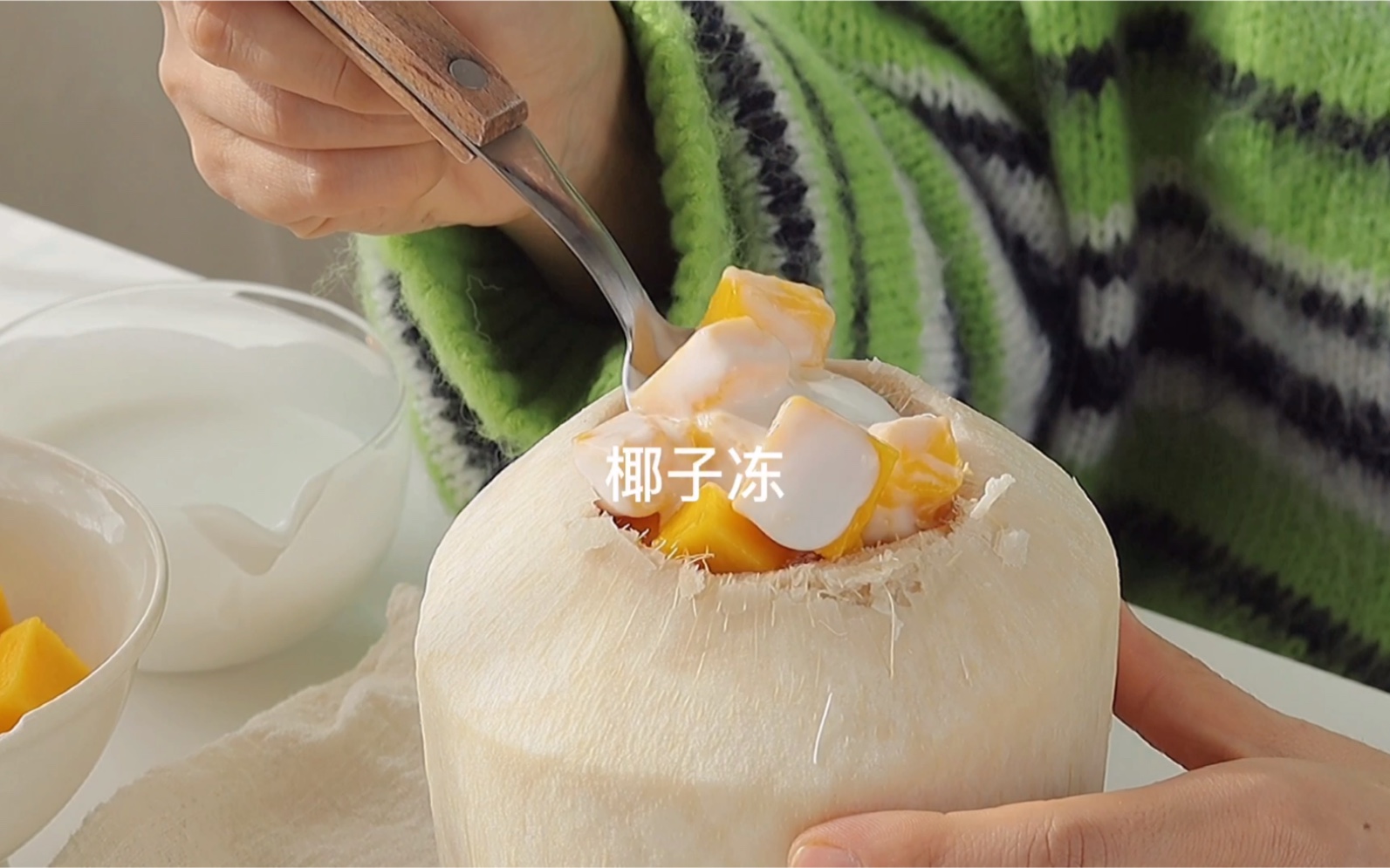 自己做的椰子冻也太好吃了!有没有人跟我一样,越是冬天越怀念夏天的味道!_哔哩哔哩_bilibili