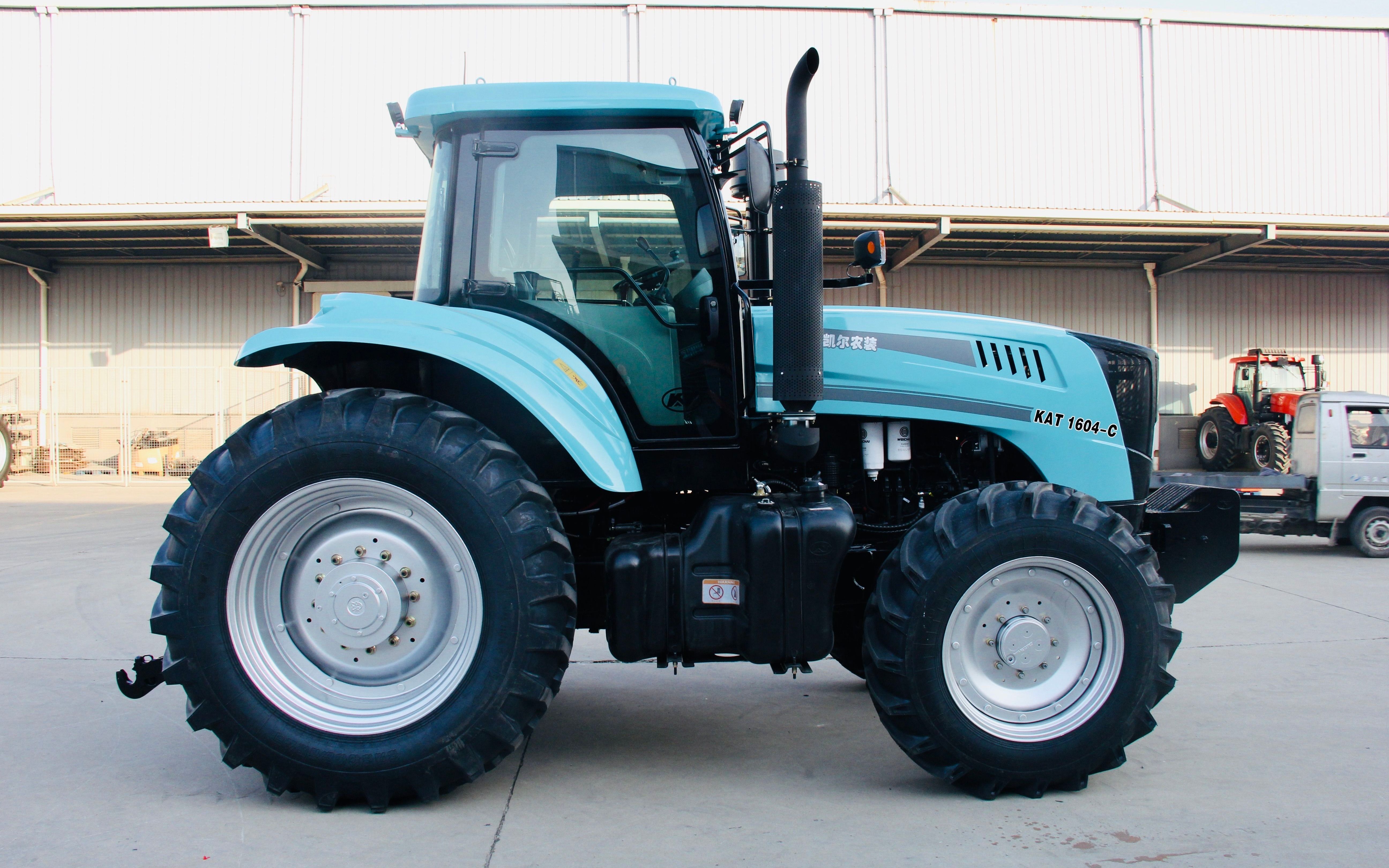 德国:可旋转式拖拉机,180度升降旋转,值得学习