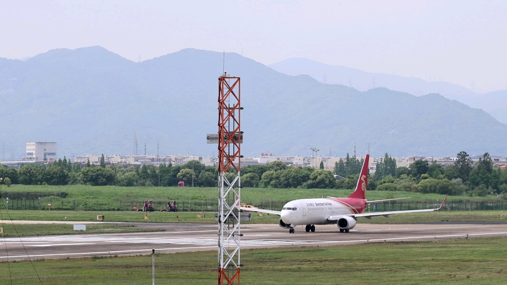 深圳航空b737-800起飞