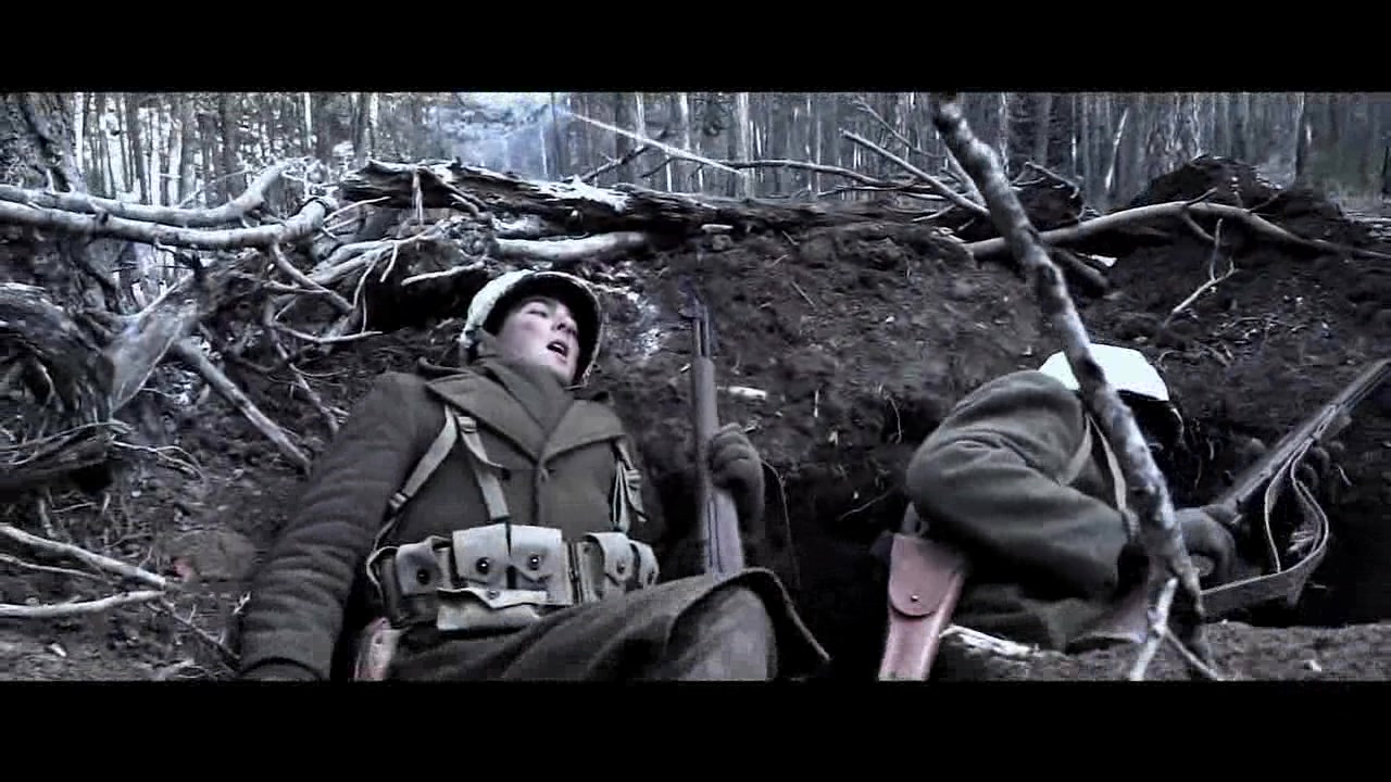 【冷门战争电影】法军伞兵驻守树林中,遭到德军突然袭击,很多法军士兵