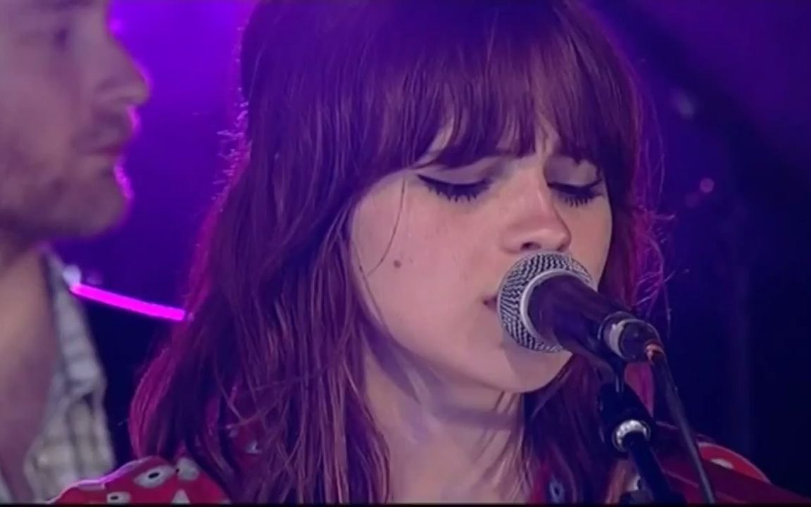 [图]Gabrielle Aplin 格拉斯顿伯里音乐节Live现场 2013