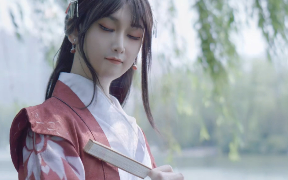 妙手执笔,她只愿记录江湖种种,天机莫测,看似置身事外,实则藏身其中