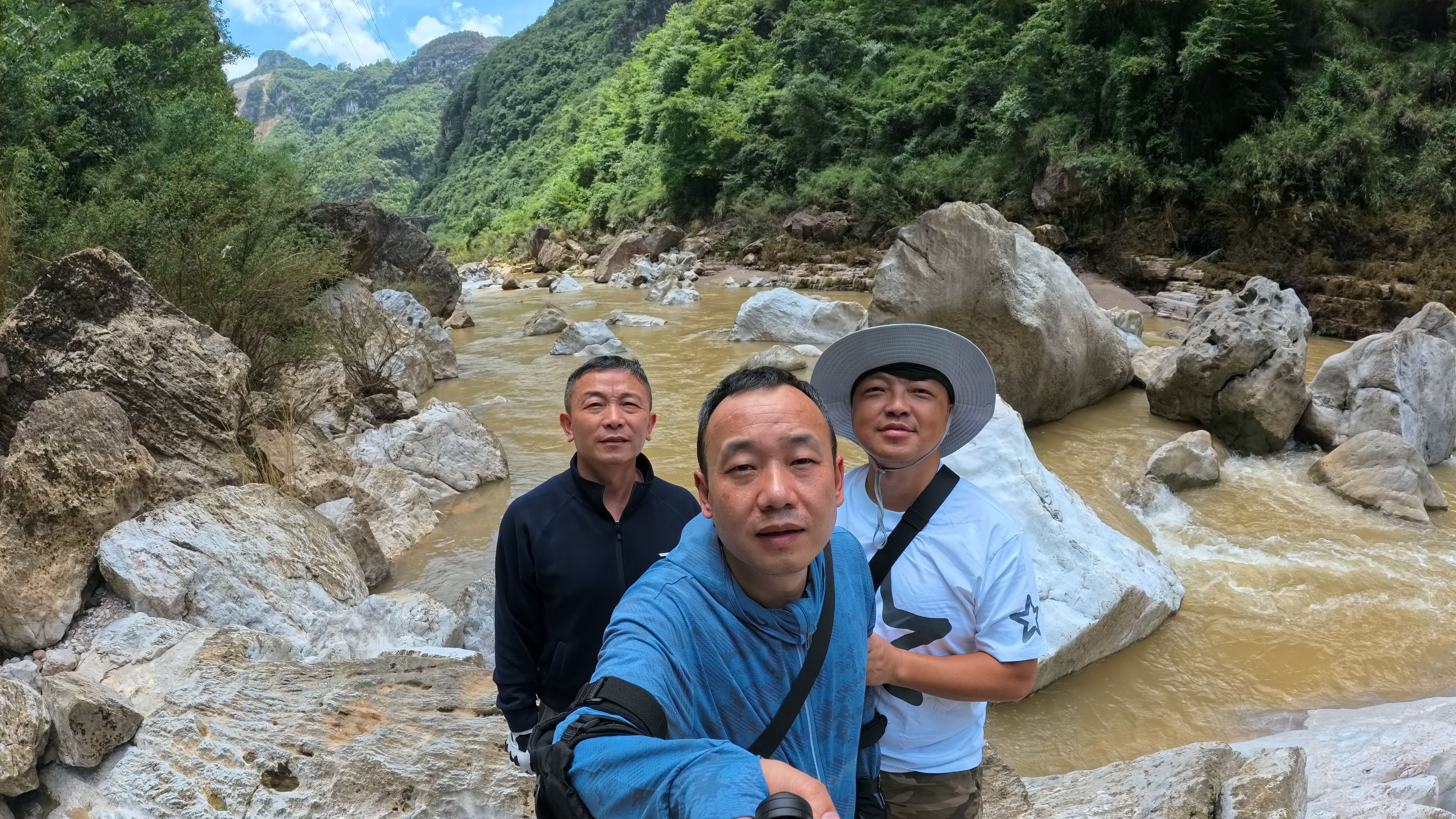 猫跳河至高崖飞瀑