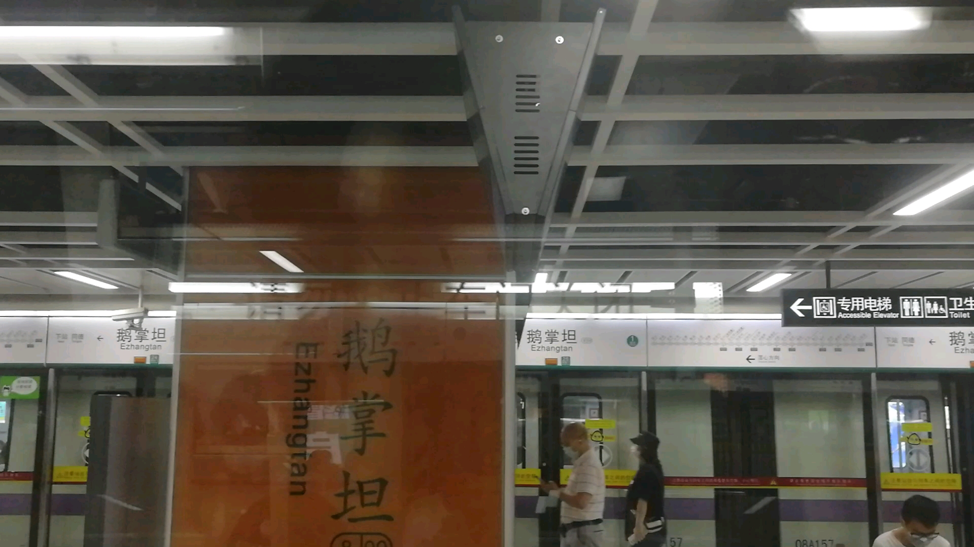 广州地铁8号线鹅掌坦陈家祠区间顺路拍摄西村站和彩虹桥站的建设进度