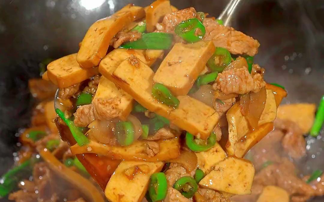 湖南有个地方叫攸县,那里的泉水做出来的香干豆香浓郁,嫩滑有韧劲