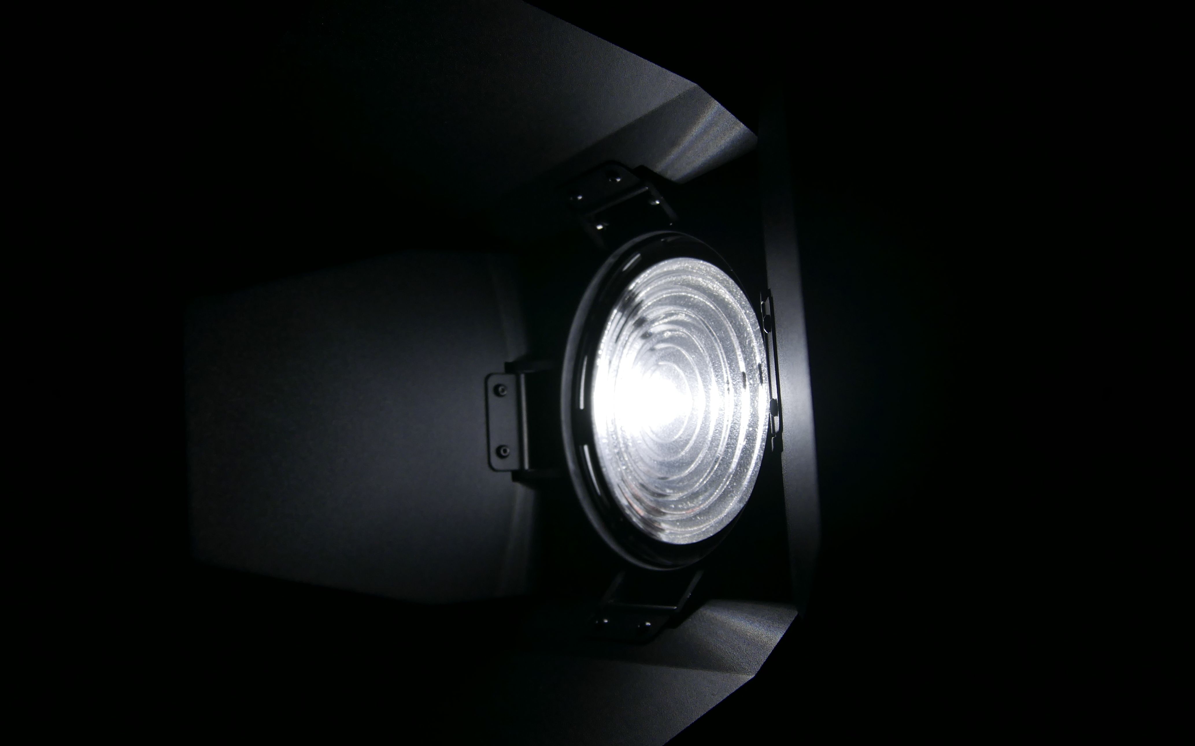 南光菲涅尔灯(聚光灯)fl-11开箱评测