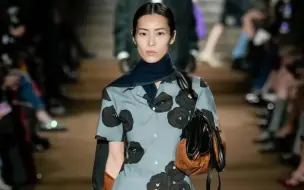 Tải video: 【超模刘雯】MIUMIU 2024秋冬秀场