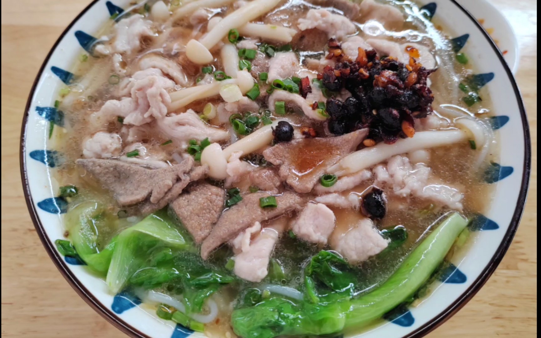 周末的快乐是三鲜粉给的,是小餐馆的老夫妇给的!_哔哩哔哩_bilibili