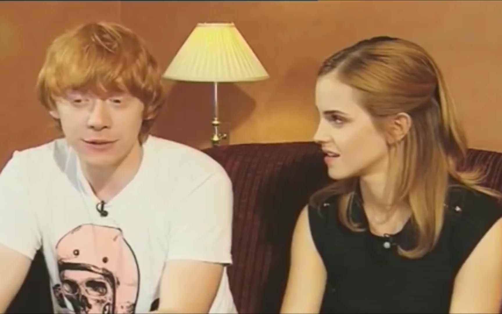 [图]鲁伯特·格林特和艾玛·沃特森在哈利波特中的有趣时刻Rupert Grint and Emma Watson || Funny & Cute Moments