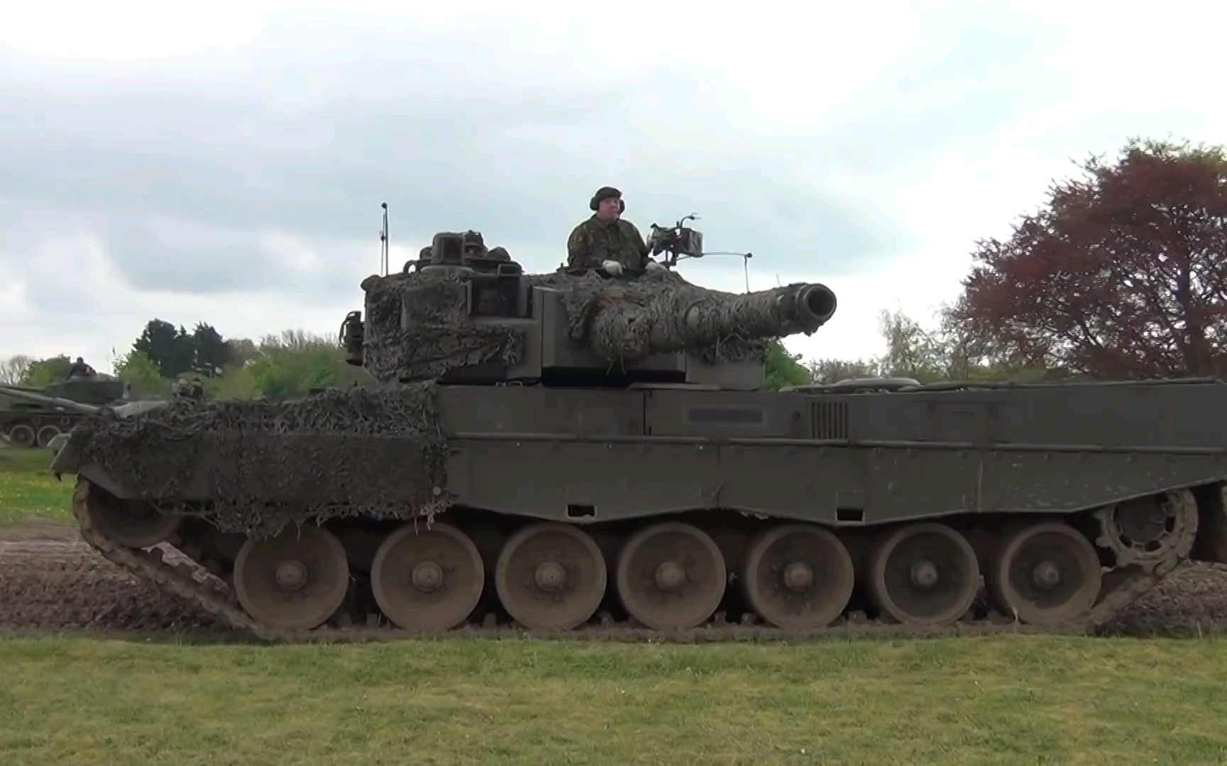 军事装备2018德国虎式重型坦克tigeri131游行