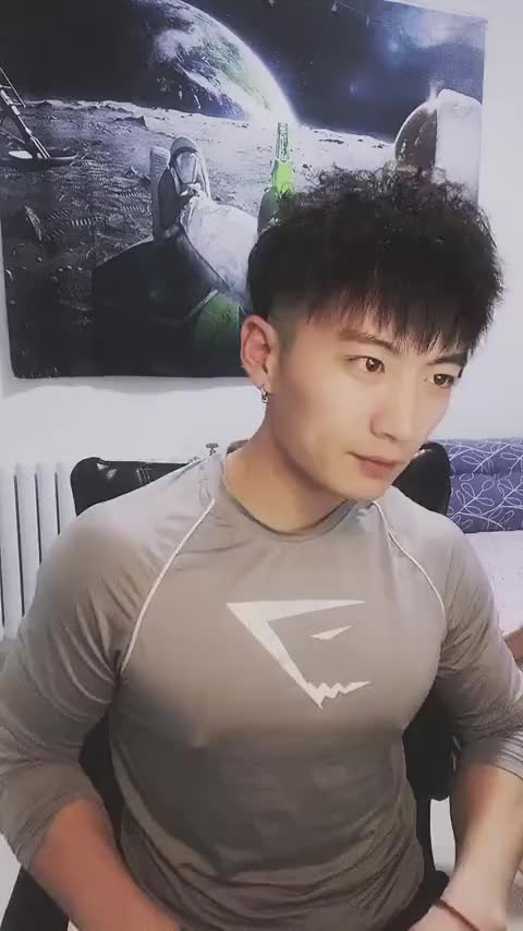 胸大的男孩子