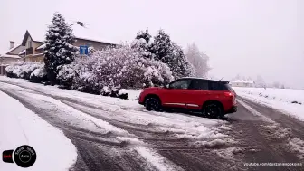 Скачать видео: 铃木维特拉雪地比拼，赢的太轻松了