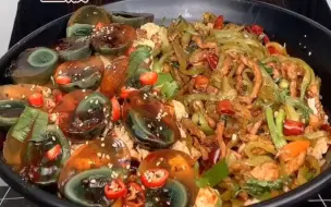 Tải video: 油炸蛋碳水合集 香辣肉丝皮蛋豆腐盖饭等等