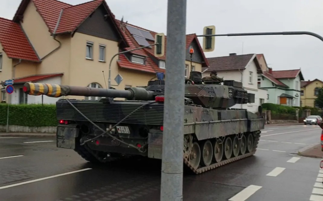 德国战车豹2a6转移德国图林根