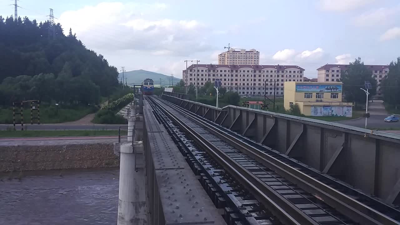中国铁路致远去的蓝白倩影第1弹哈局佳段df4c53055306牵引40762减速