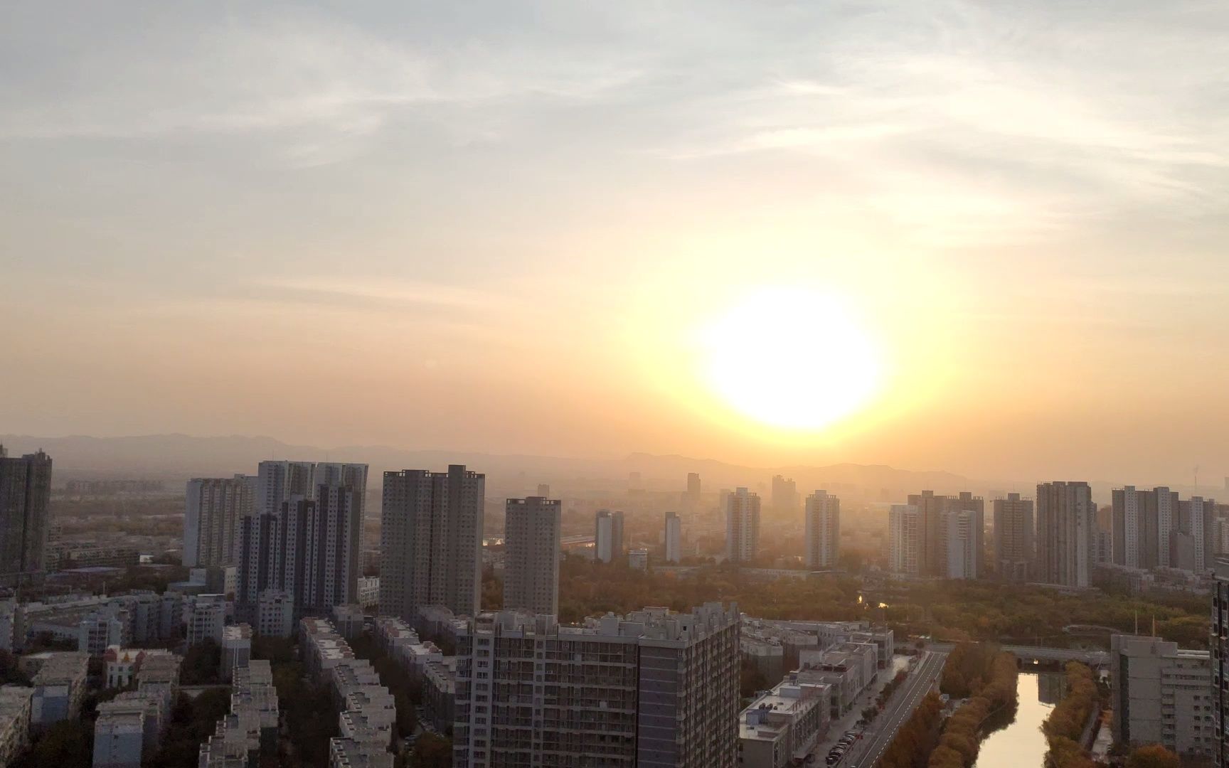 [图]城市里某个角落的日出