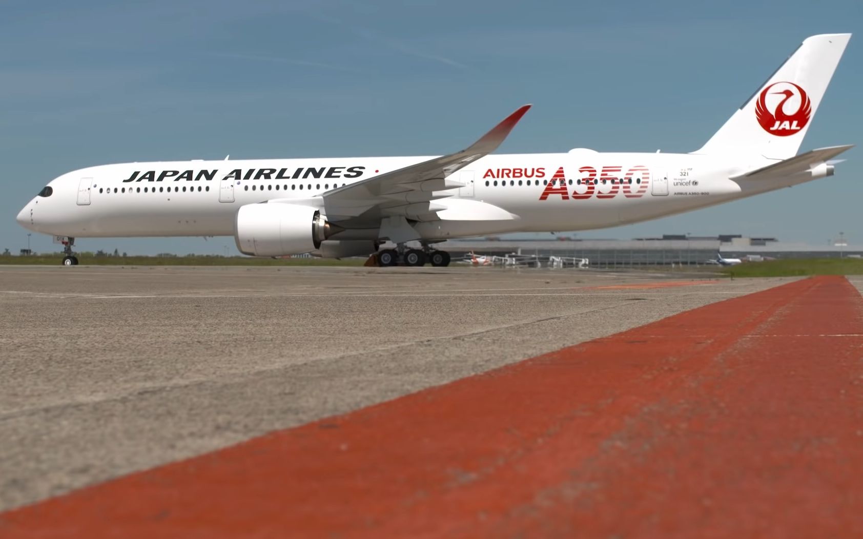 日航(japan airlines)首架a350