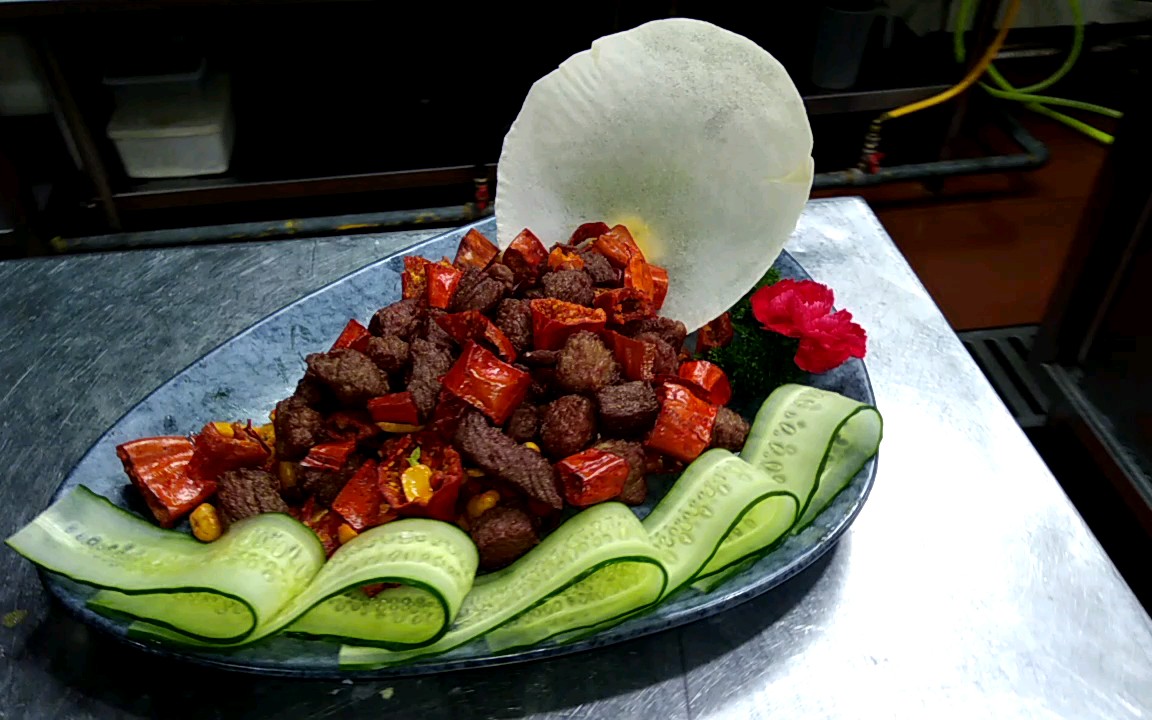 新手打荷一枚,拍拍师傅摆的盘.