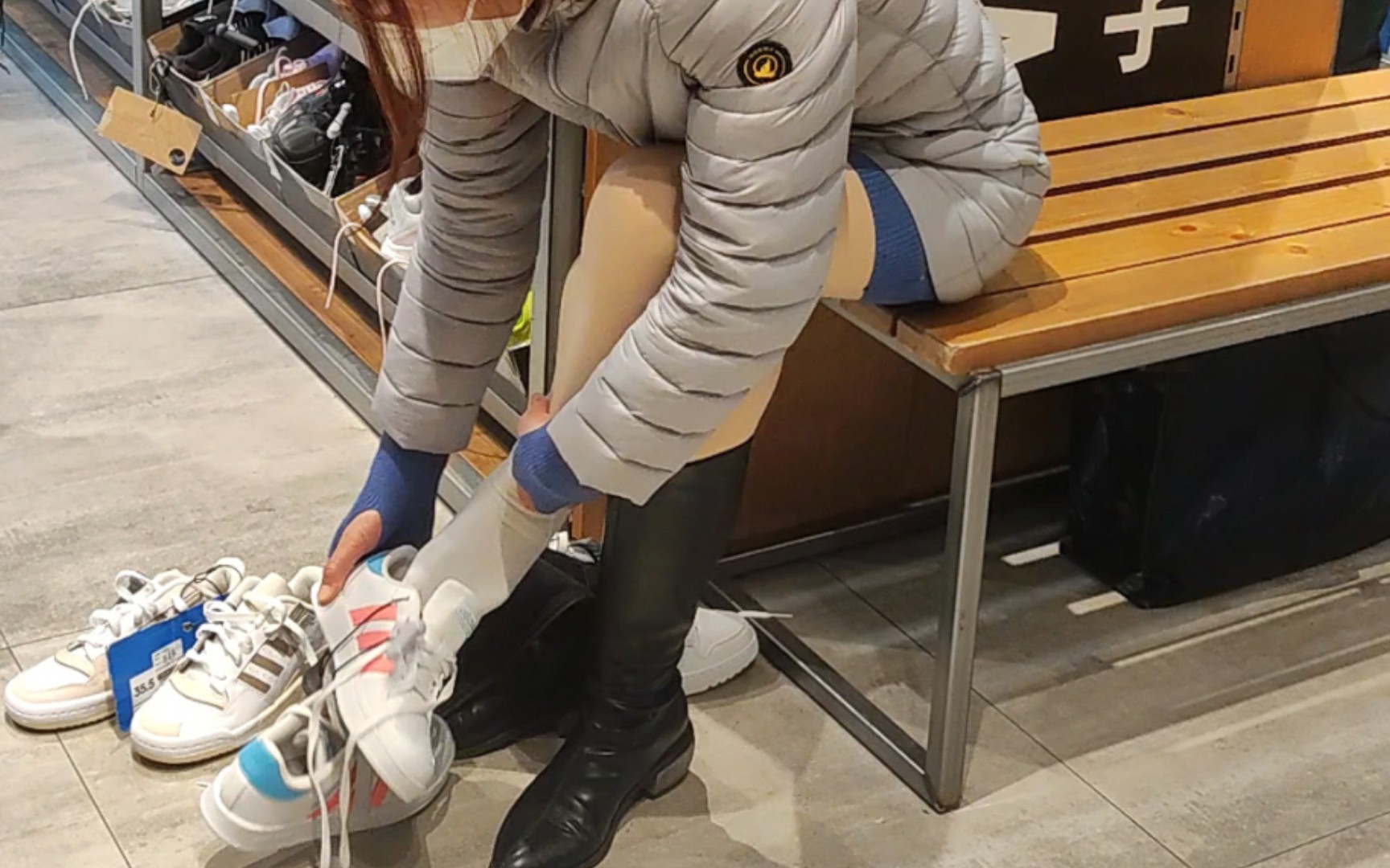 白袜小姐姐商场试鞋4