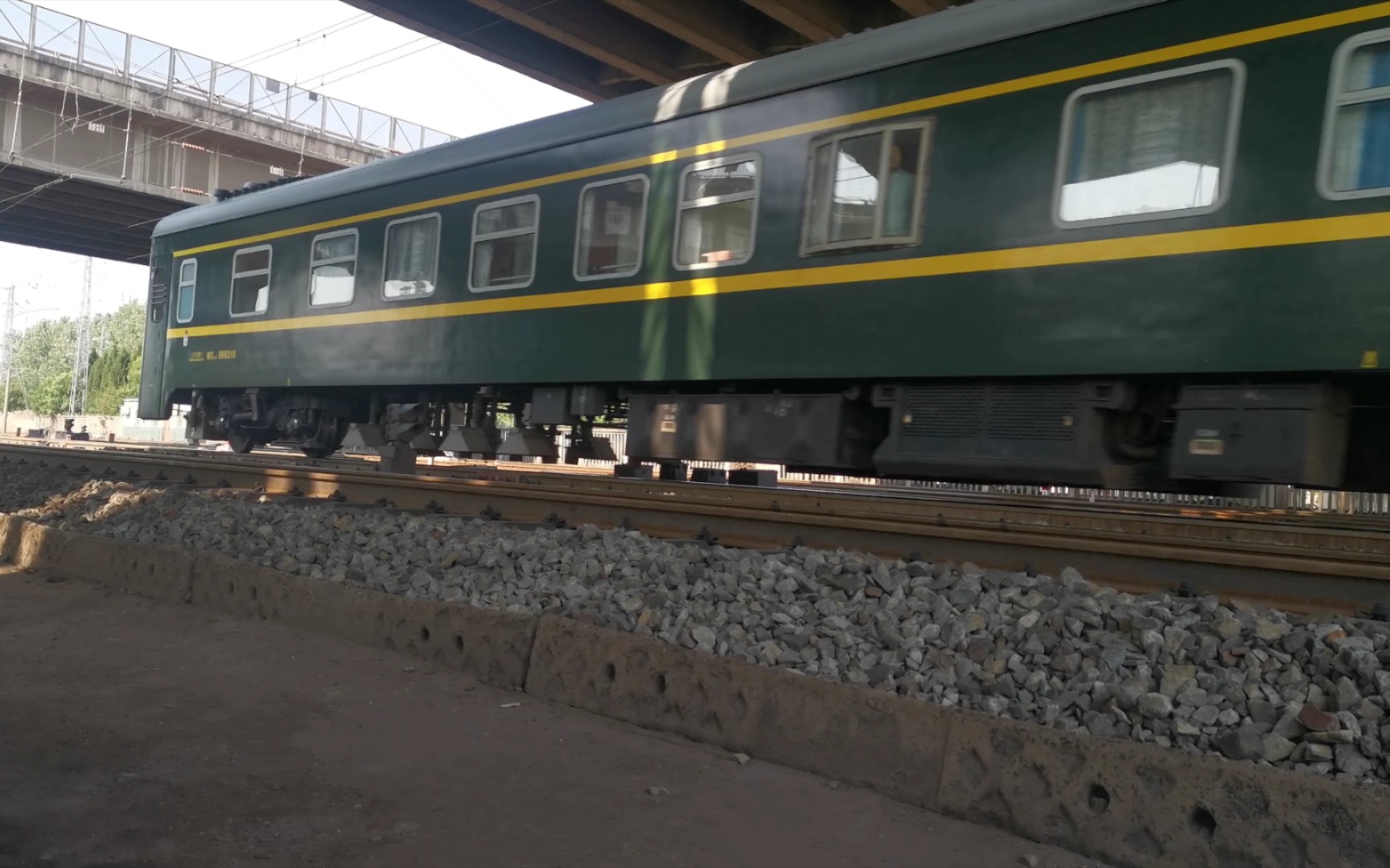 k237次列尾挂wx25t 999310(武局红外检测车)