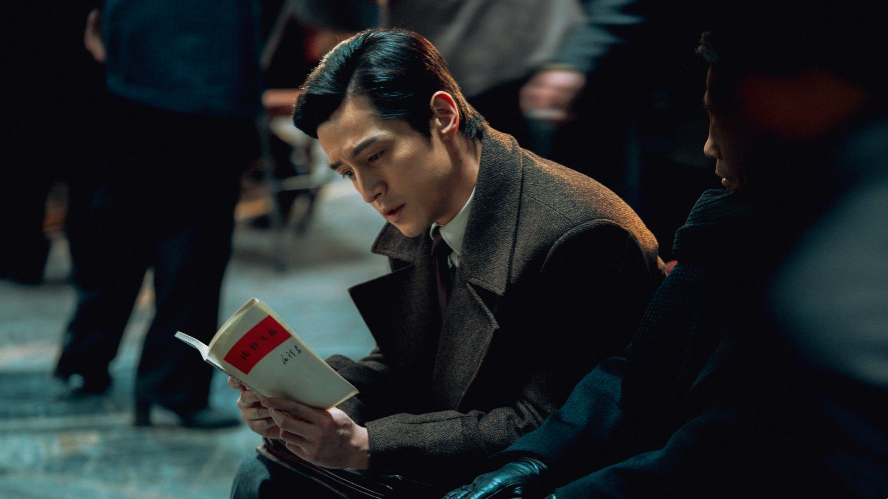 《繁花》正式开播,胡歌马伊琍狂飙演技,复古造型电影质感拉满