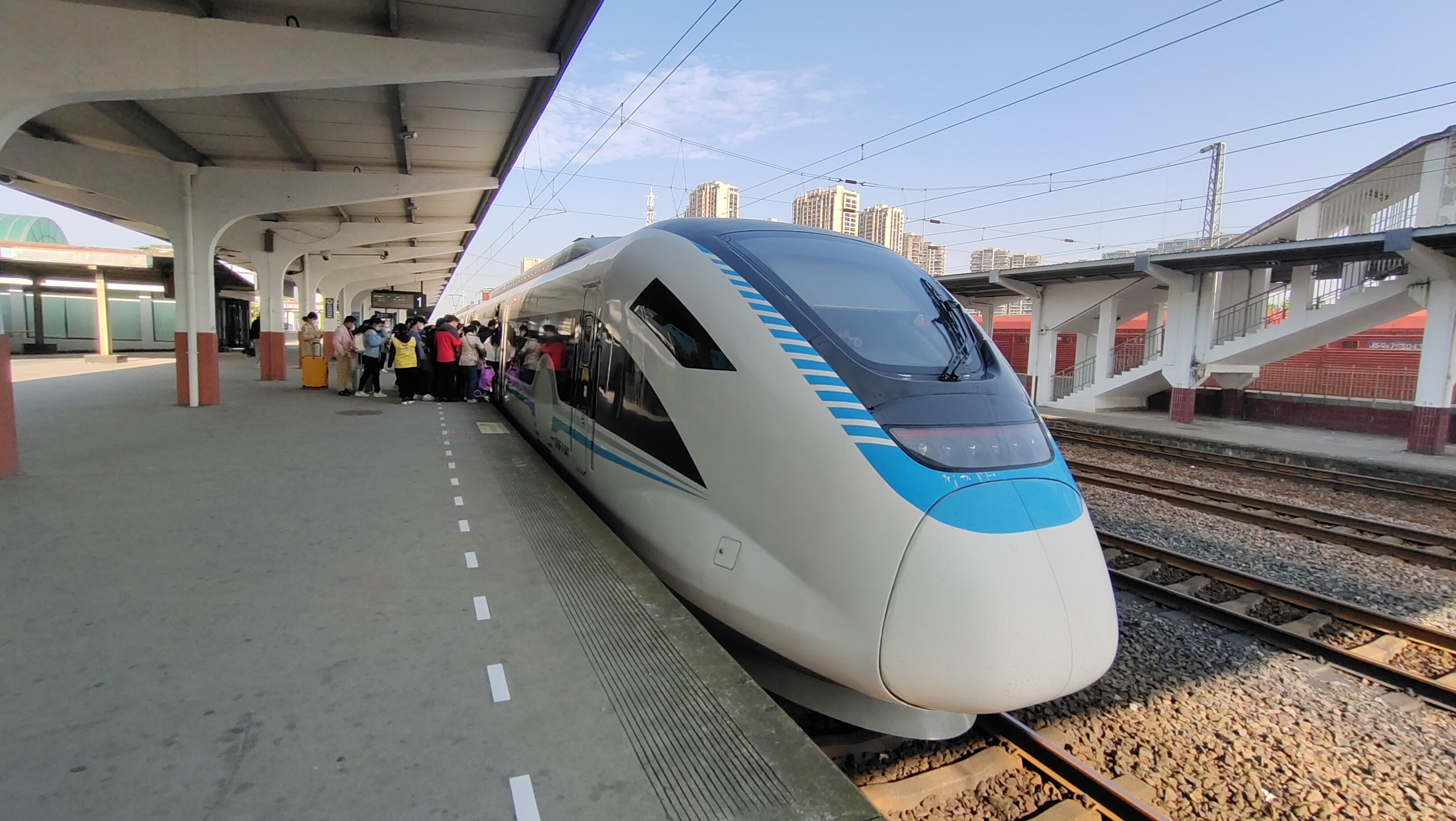 浙江绍兴到安徽广德,城际转普速列车,偶遇同向超车高铁飞驰而过_哔哩