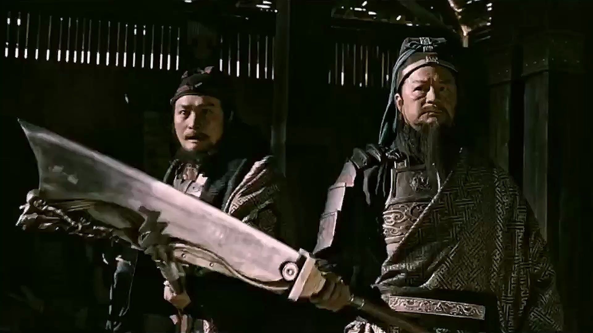 见龙卸甲关羽剑气凌云实曰虎臣勇如一国敌万人蜀展其翼吴折其鳞惜乎中