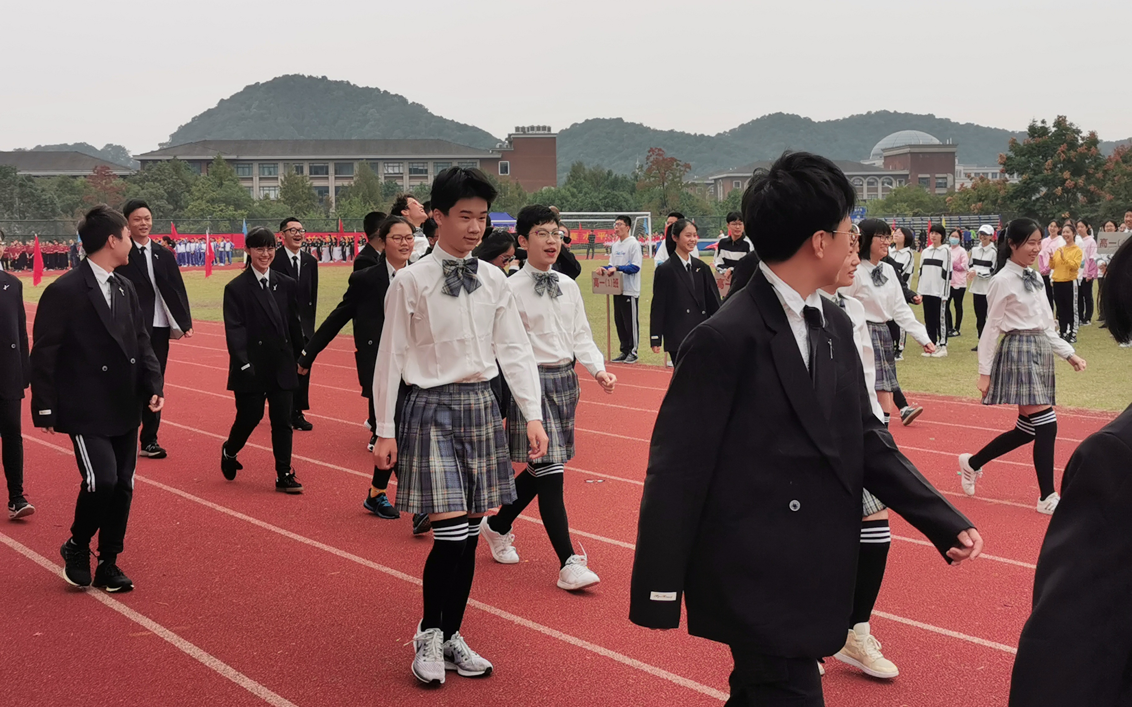 杭州外国语学校2020年初三( 1 )班入场式 《我怎么这么好看》哔哩哔哩bilibili