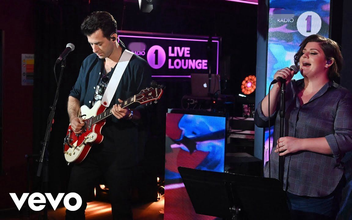 [图]刚刚宣布出柜的Mark Ronson - Don't Leave Me Lonely in the Live Lounge ft. YEBBA