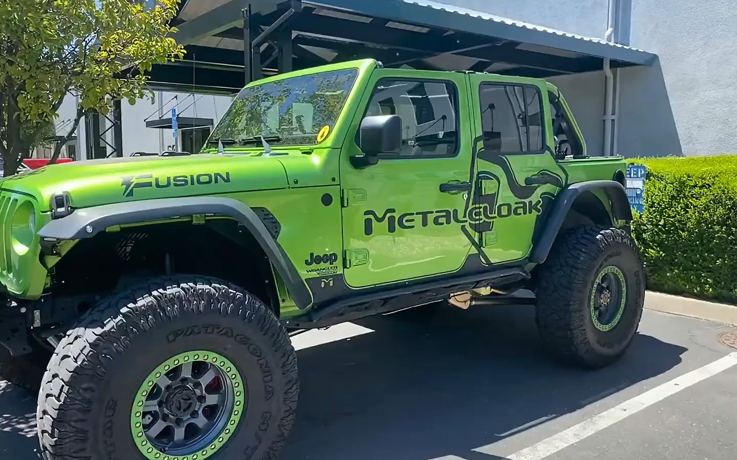 国外mc底盘件品牌自己的牧马人,前杠看着不错,简洁实用