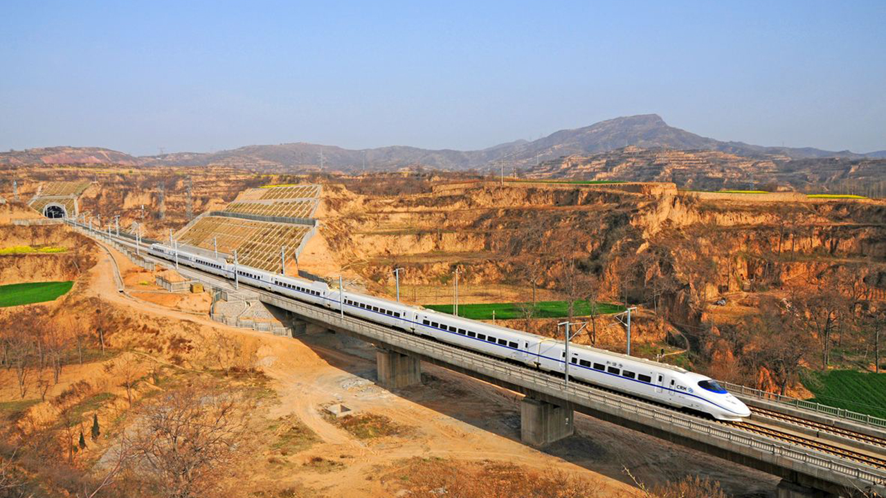 世界上第一条山区高铁,耗资达780亿,建成后4000万人受益
