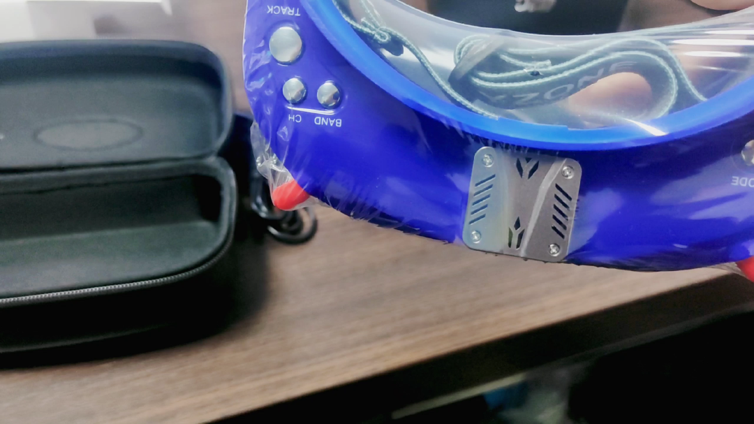 开箱 穿越机 skyzone 02眼镜,_哔哩哔哩_bilibili