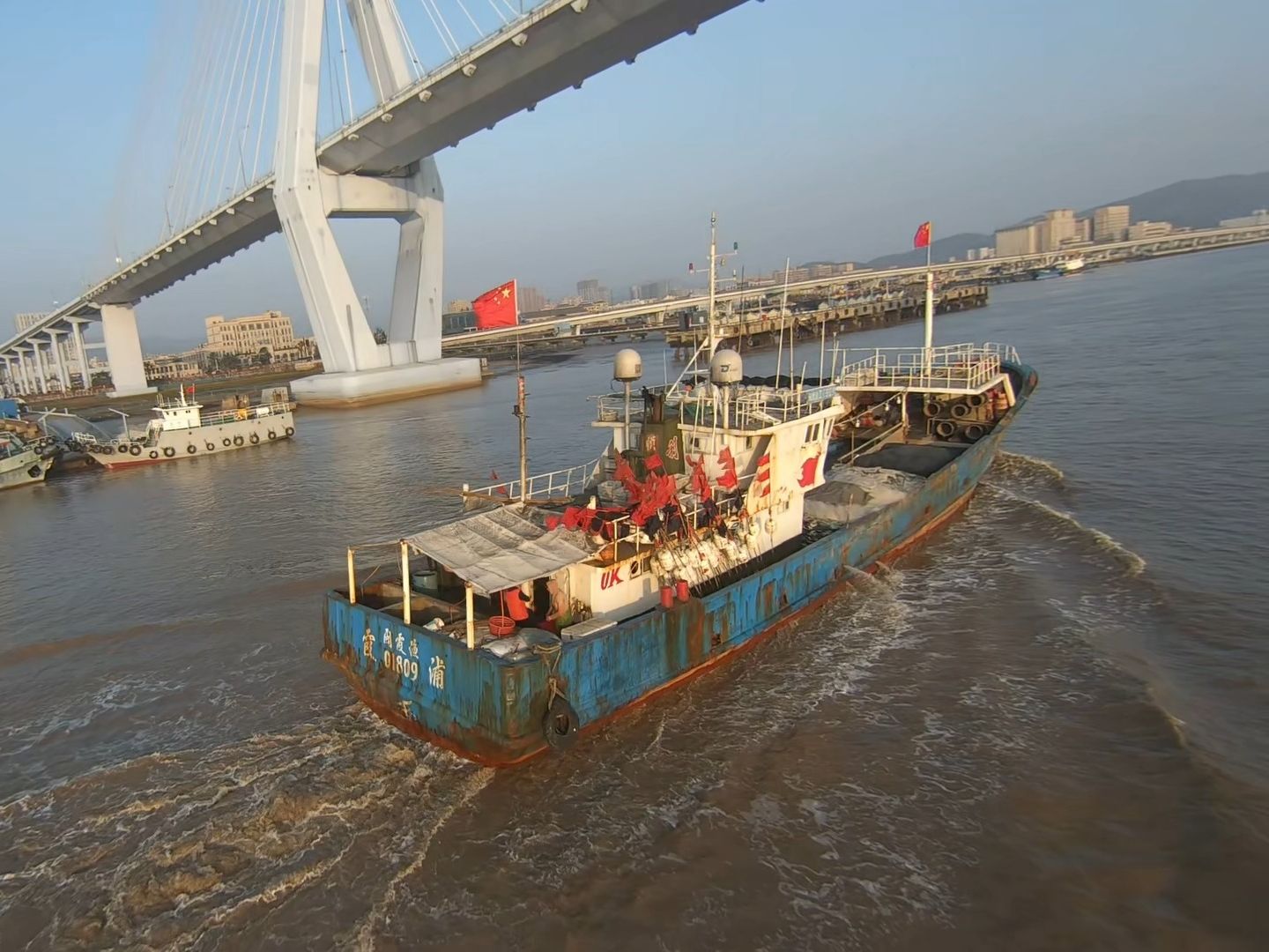 海边追拍渔船