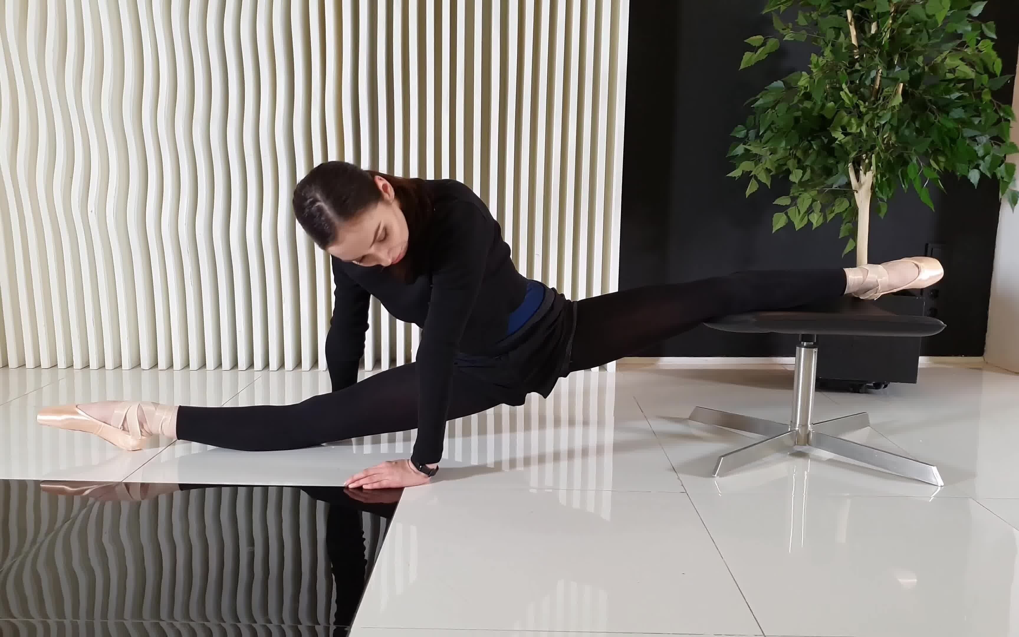 国外flexshoe芭蕾柔术大姐姐足尖鞋紧身裤一字马软度展示