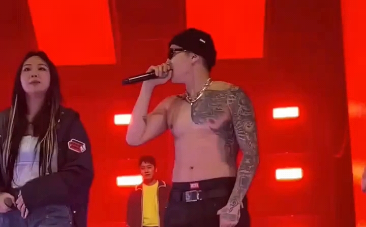 jay park朴宰范"mommae"竖屏版,这身材谁不迷糊!