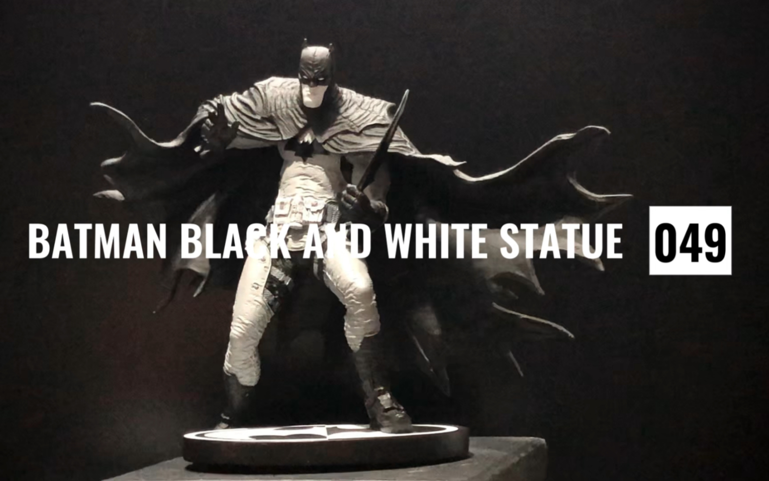 [图]BATMAN BLACK AND WHITE STATUE 049