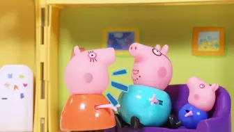小猪佩奇第4季：小猪佩奇和乔治一起帮妈妈打扫家务 小猪佩奇动画