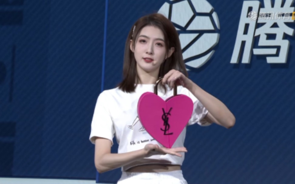 腾讯体育女主播雪儿上暂停 5.13