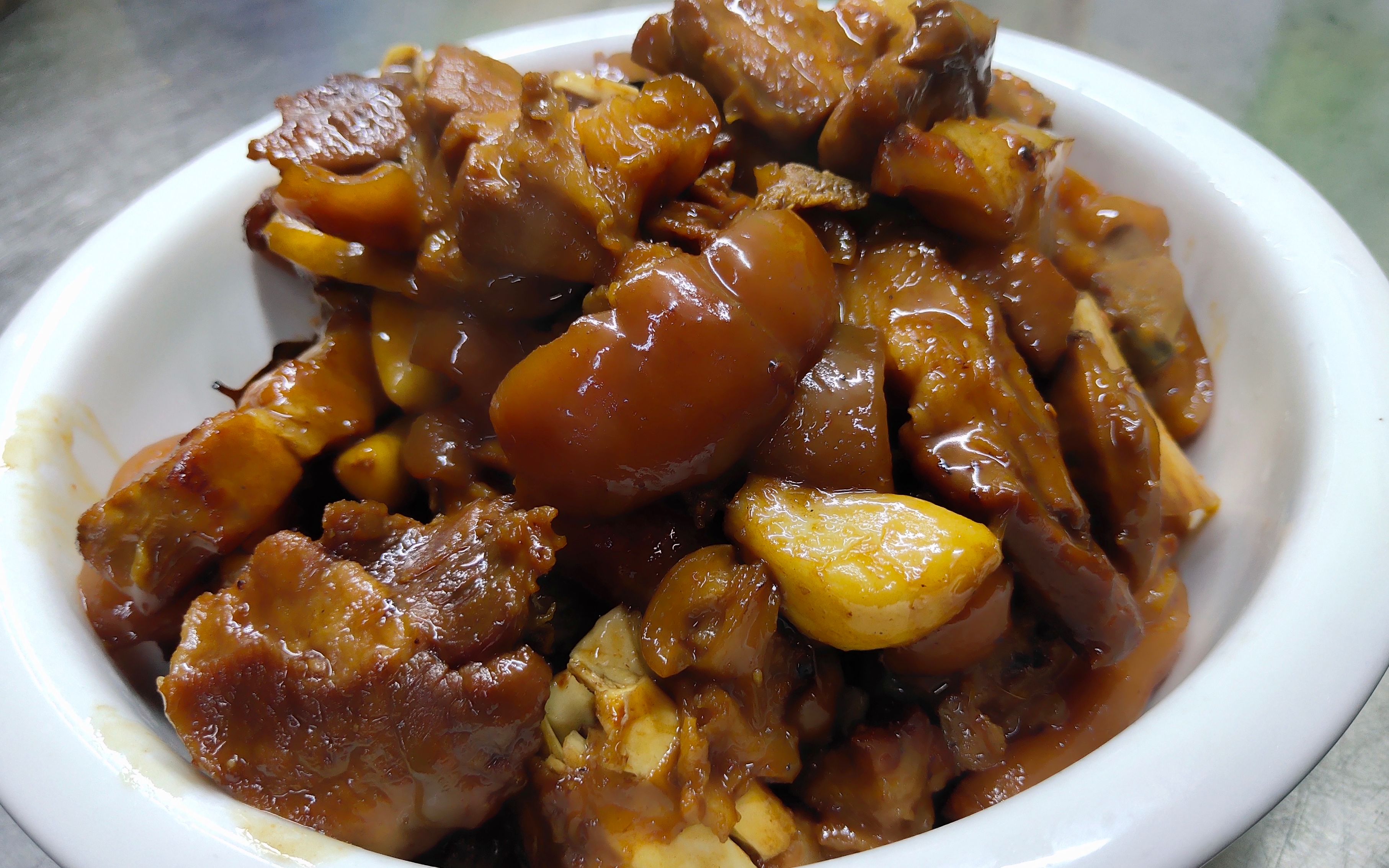 厨师老板不保留的分享饭店招牌菜,金蒜焖猪脚,单人半只不够吃