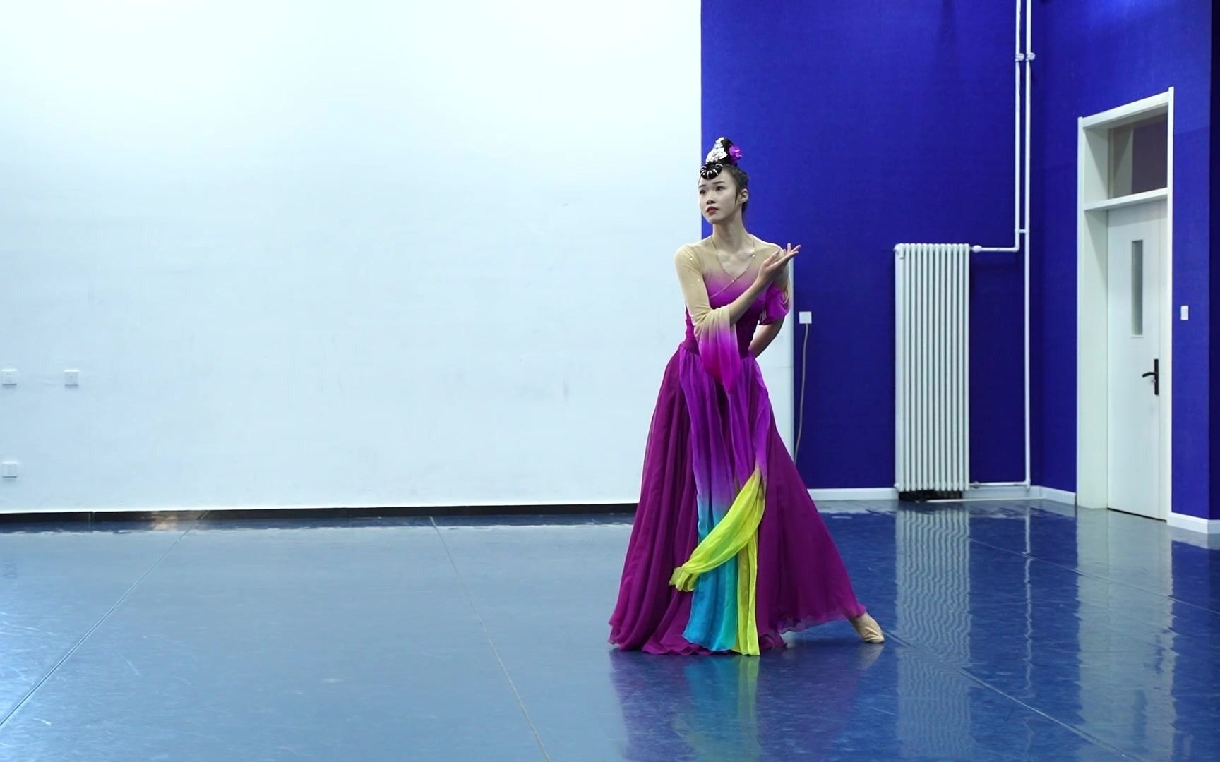 古典舞独舞剧目《且看行云》名师出高徒,技艺高超舞姿